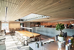 The Bridgeの店内